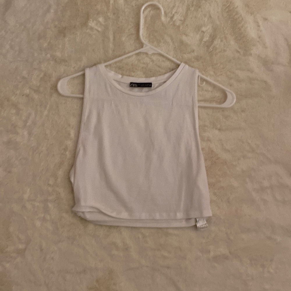 Cropped muscle tank